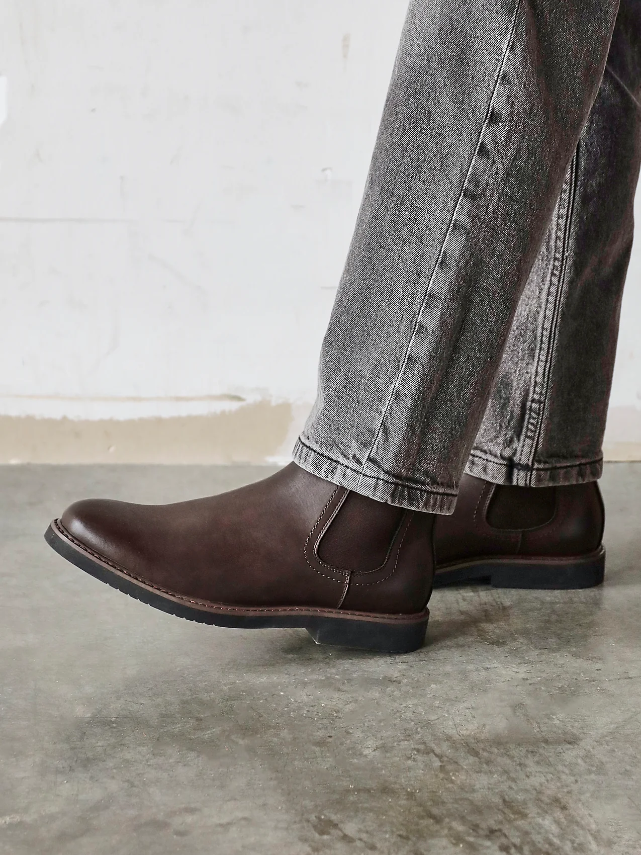 Alessandro Mens Brown Faux Leather Chelsea Boots - Image 6