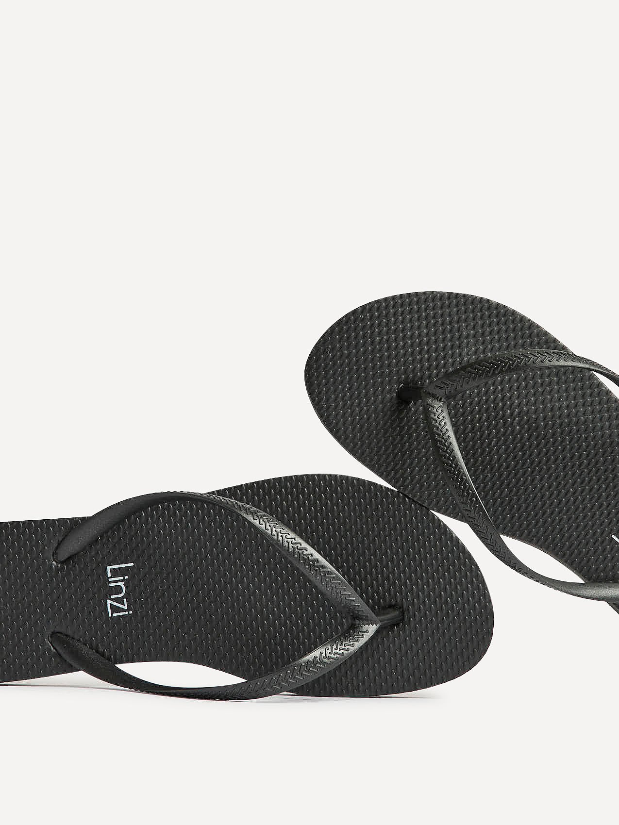 Aluna Black Flip Flops - Image 5
