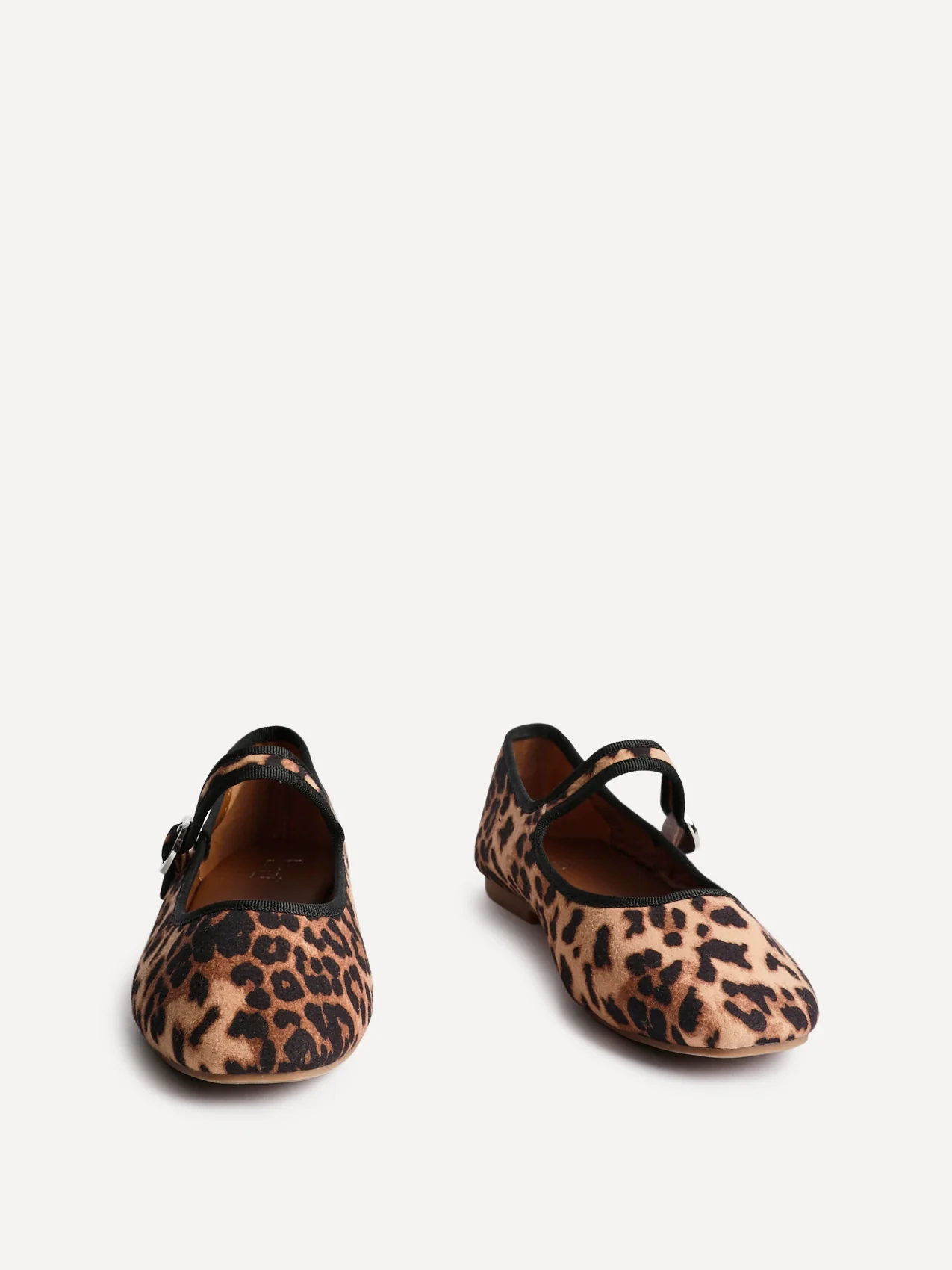 Graceful Leopard Print Ballet Pumps - Image 3