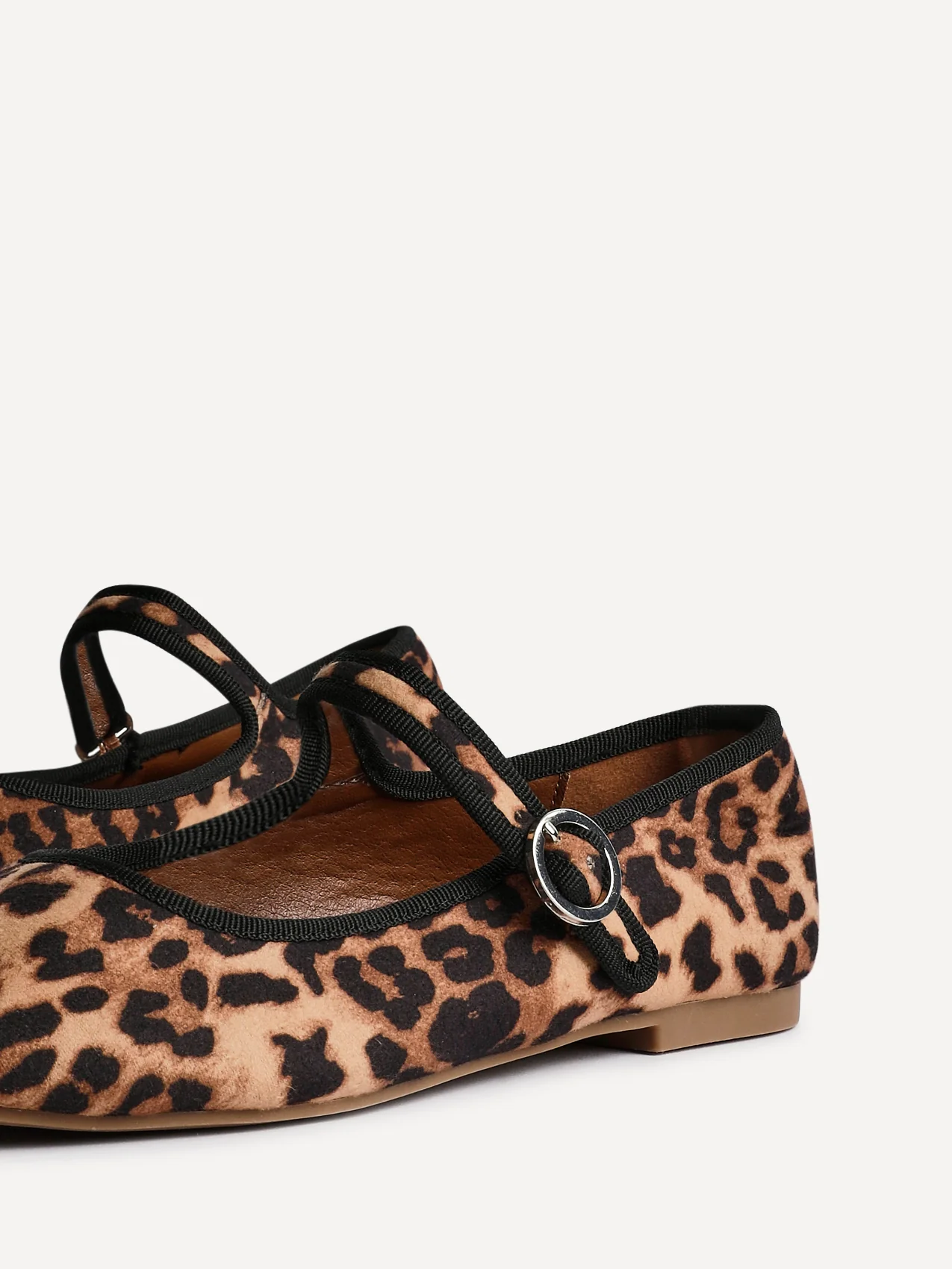 Graceful Leopard Print Ballet Pumps - Image 5