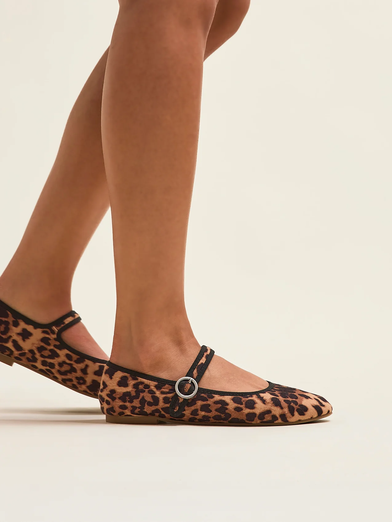 Graceful Leopard Print Ballet Pumps - Image 6