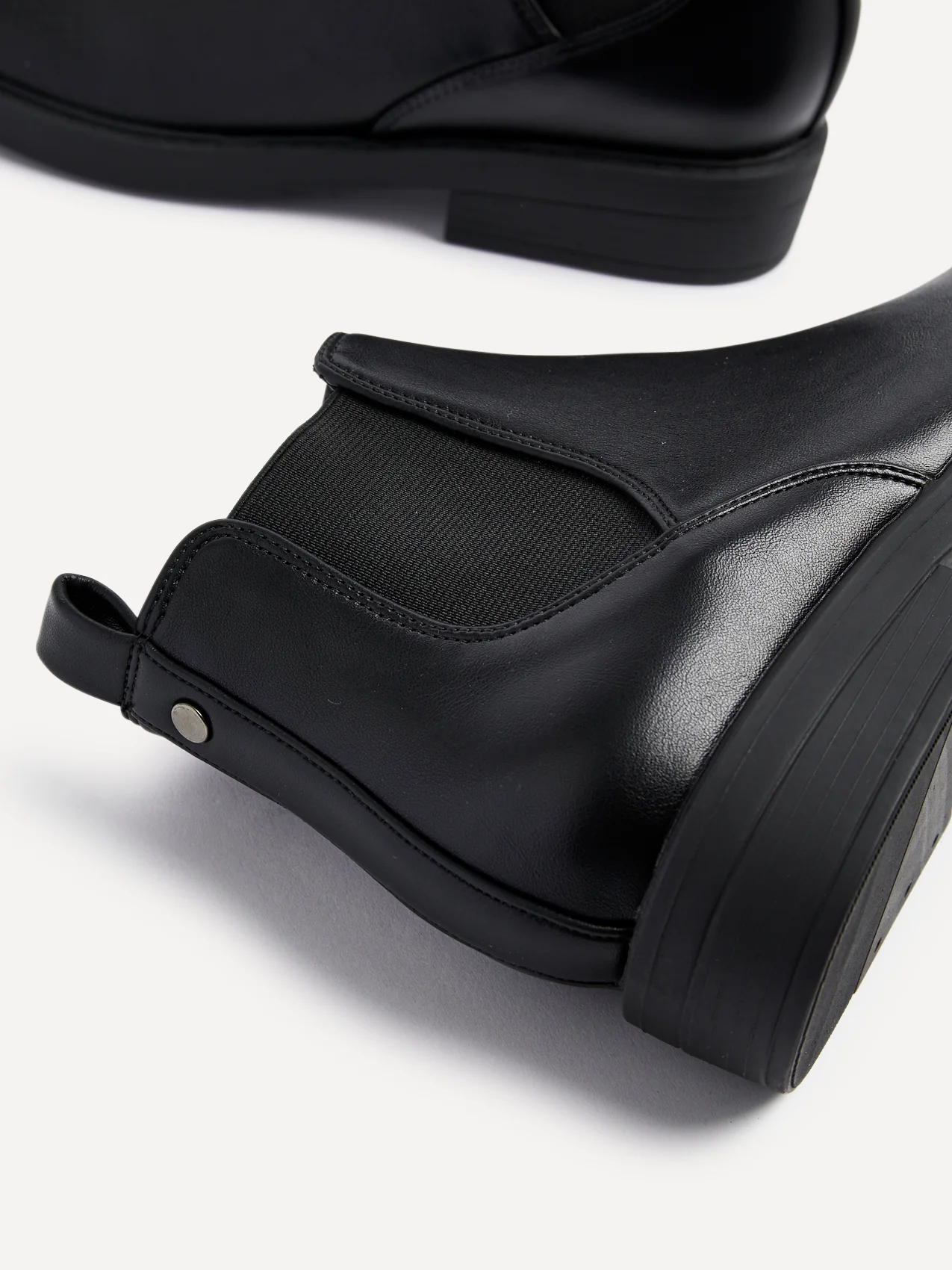 Karina Black Classic Chelsea Boots - Image 4