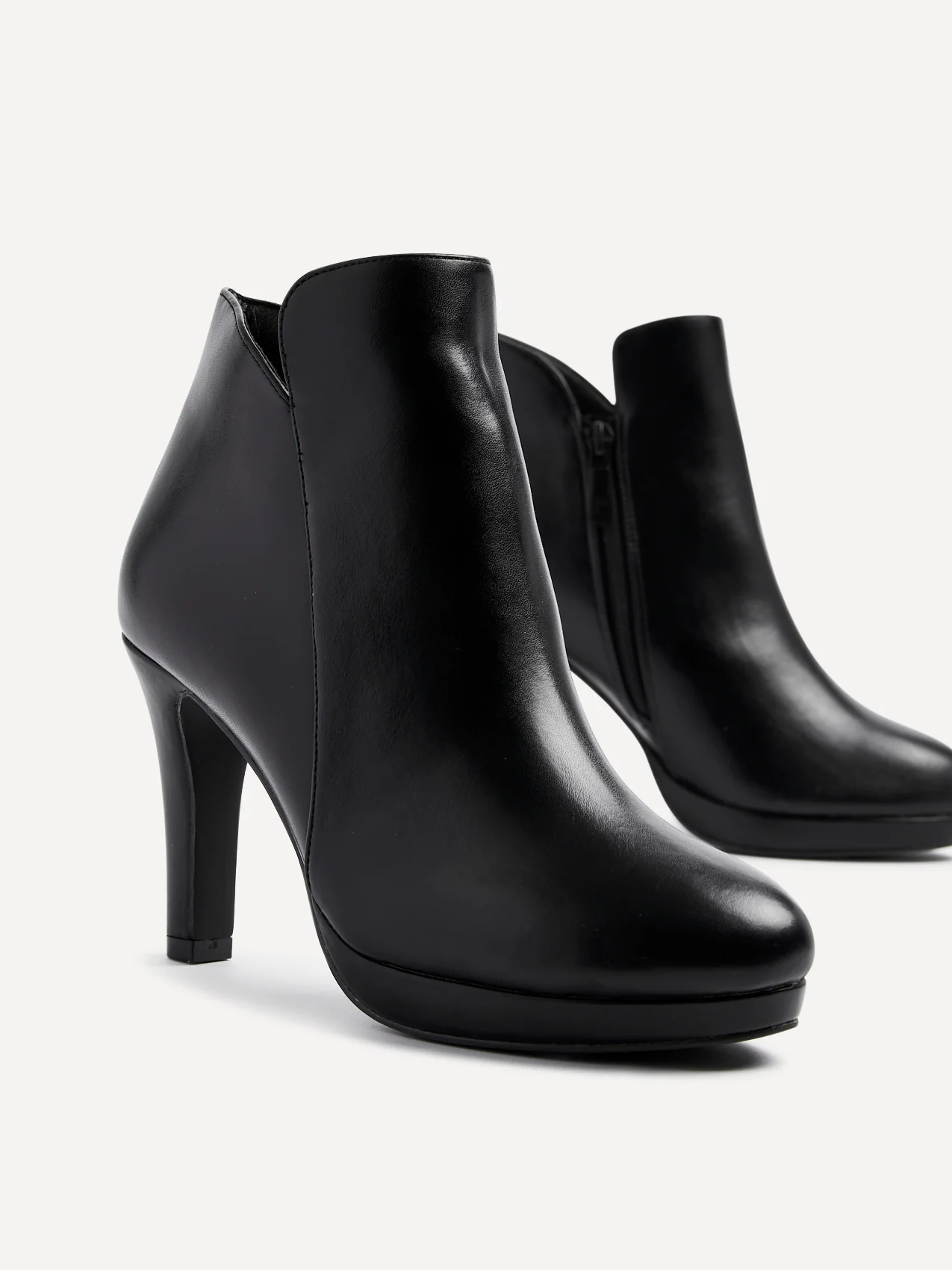 Layara Black Faux Leather Platform Ankle Boots - Image 5