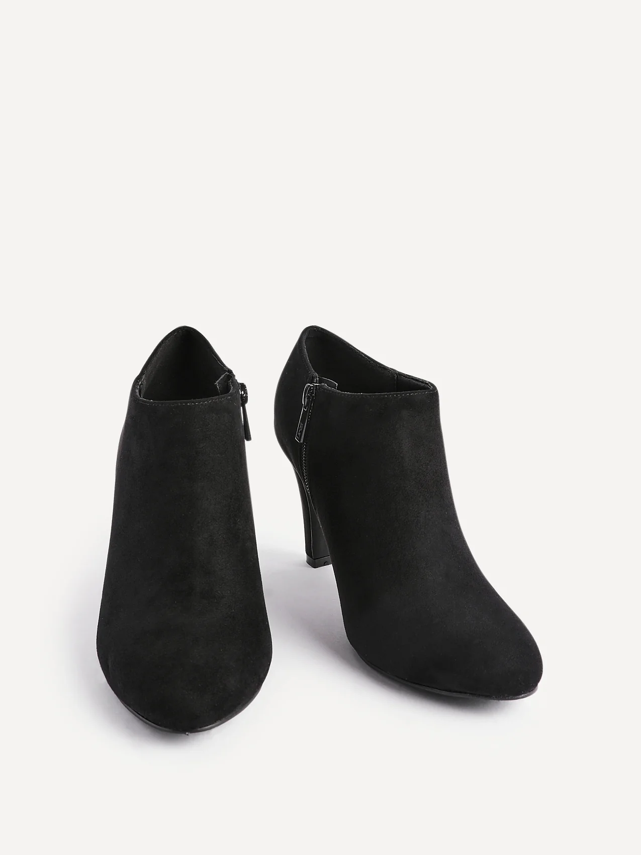 Wise Black Low-Cut Heeled Boots - Image 3