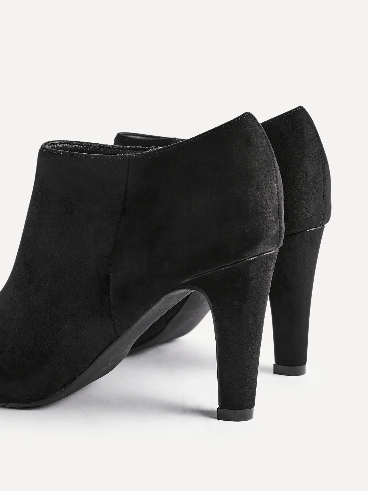 Wise Black Low-Cut Heeled Boots - Image 4